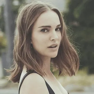 🔮 31cbed1c portrait, woman, brunette, actress, person whatsapp sticker