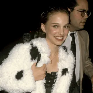 🔮 bac66460 Natalie Portman celebrity, actress, smiling, woman, portrait, white fur coat, black dress, neckless whatsapp sticker