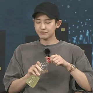 🏹 b4f1834f Mann, Person, Trinken, Hut, Wasserflasche telegram sticker