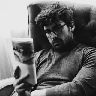 ✖️ 2976c396 ผู้ชาย, อ่าน, แว่นตา, ภาพเหมือน, เก้าอี้, หนังสือ whatsapp sticker