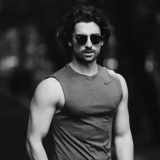 ✖️ 37ae836f ผู้ชาย, แว่นกันแดด, ฟิตเนส, ชาย, ภาพเหมือน, ขาวดำ whatsapp sticker