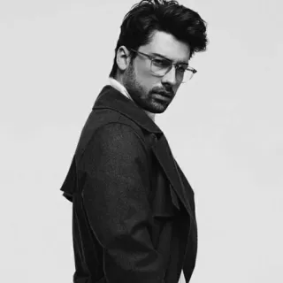 ✖️ 5ad83c9a ผู้ชาย, แว่นตา, เสื้อโค้ท, ภาพเหมือน, ขาวดำ, เพศชาย, แฟชั่น whatsapp sticker