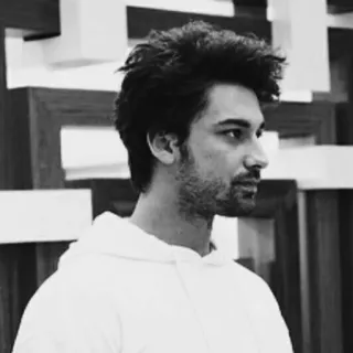 ✖️ f106a9e9 ผู้ชาย, เสื้อมีฮู้ด, ภาพเหมือน, ขาวดำ, เพศชาย, คน whatsapp sticker