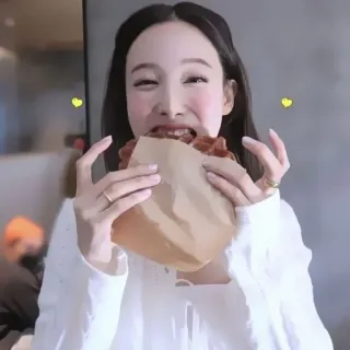 🍰 34bca7d7 donna, mangiare, cibo, sorriso, gioia telegram sticker