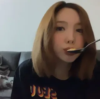 🍰 688e172c donna, mangiare, cibo, cucchiaio, ritratto telegram sticker