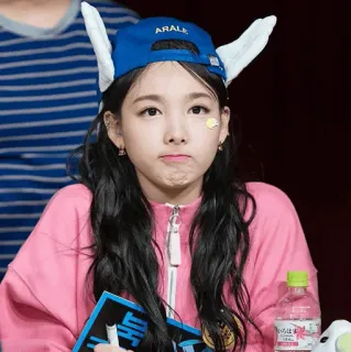 ☕️ 169a951a Arale Norimaki Dr. Slump ARALE Арале, Доктор Сламп, аниме, манга, персонаж, шляпа, крылья telegram sticker