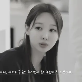 🐰 7877aaaf 아니.. 아까 불 쇼도 하시면서 요리하신다고 그랬는데.. koreanisch, Frau, Person, Gesicht, Ausdruck, monochrom whatsapp sticker