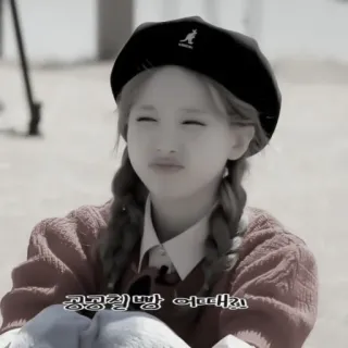 🐰 94eeeb85 공공질 빵 어때요? koreanisch, Mädchen, Schmollmund, Baskenmütze, Zöpfe whatsapp sticker