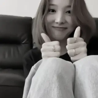 🐰 f6258a5b Daumen hoch, Person, Frau, Innen, Porträt whatsapp sticker