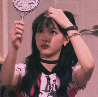 🥺 0caf5fe5 ผู้หญิง, ผู้หญิง, กระจก, เอเชีย, เกาหลี, ภาพเหมือน, ความงาม, แต่งหน้า telegram sticker