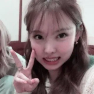 🐰 dc850c5f segno di pace, selfie, coreano, ragazza, persona, ritratto telegram sticker