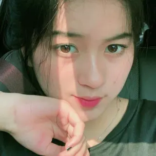 🌸 8d8133a0 femme, portrait, selfie, fille, visage, jeune, femme telegram sticker