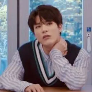 😐 2a7f6f38 คน, ผู้ชาย, ภาพบุคคล, ในร่ม, หน้าต่าง, นักเรียน telegram sticker