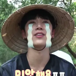 😭 5c2424d1 미안해요 ㅠㅠ เกาหลี, เอเชีย, ร้องไห้, หมวก, คน telegram sticker