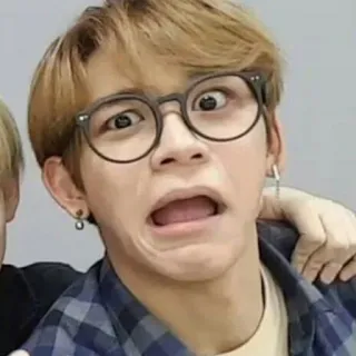 😖 69aa4c45 คน, สีหน้า, แว่นตา, ผู้ชาย, ใบหน้า, ภาพเหมือน telegram sticker