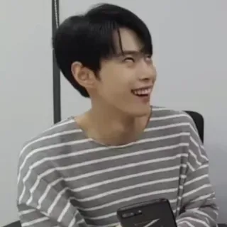 🤤 a417df23 คน, ผู้ชาย, ยิ้ม, ภาพเหมือน telegram sticker