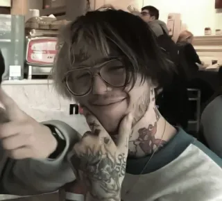 🥸 3903bc83 Lil Peep Lil Peep, Musisi, Tato, Kacamata, Selebriti, Penyanyi telegram sticker