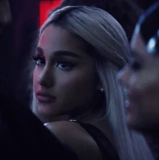 🏹 115eb0cc Ariana Grande zanger, popster, portret, beroemdheid, vrouw, mooi, muzikant telegram sticker