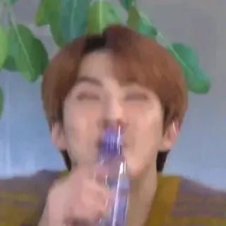 😂 b94dd7d6 мужчина, бутылка, пьет, вода, человек, повседневный telegram sticker