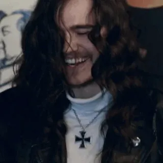 🩸 ccb0c4e4 orang, kalung, rambut panjang, senyum telegram sticker