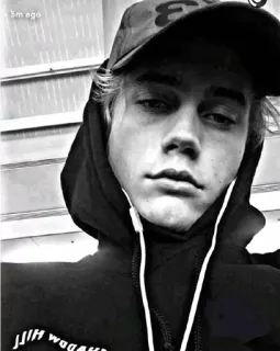 ➰ a235feeb SHADOW HILL homem, moletom com capuz, preto e branco, selfie, boné, adolescente telegram sticker