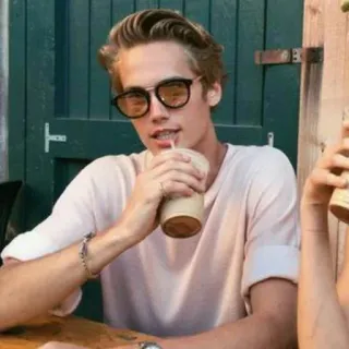 🌙 11d64eed homme, lunettes de soleil, boire, café, café glacé, portrait, décontracté telegram sticker