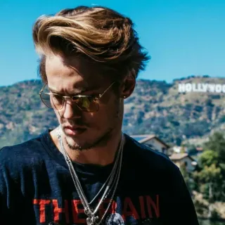 🌙 fd1e9578 The Rain THE RAIN homme, lunettes de soleil, hollywood, portrait, acteur, blonde, collier telegram sticker