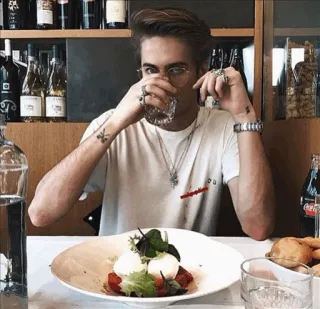 🌟 670ee48a Mann, Essen, Restaurant, Getränk, Wasser, Tisch, Essen telegram sticker