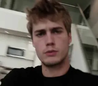 🍪 7e7ed9c1 Mann, Porträt, Gesicht, Person, blonde Haare, drinnen telegram sticker