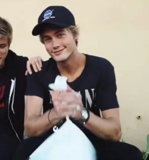 🍪 b73bc281 NASA mann, lächelnd, hut, nasa, t-shirt telegram sticker