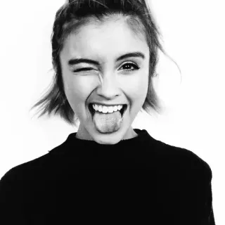 😜 233f25b7 vrouw, portret, knipoog, tong, glimlachend, blij, zwart wit telegram sticker