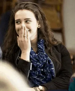 😻 29f8d7e1 vrouw, portret, glimlachend, brunette, persoon, sjaal telegram sticker