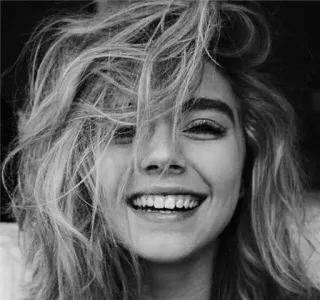 😂 4a6b307f vrouw, glimlachend, portret, haar, blij, meisje telegram sticker