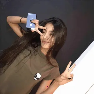 ✌️ 4c789e65 vrouw, vredesteken, portret, meisje, alien, t-shirt, vrede telegram sticker