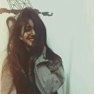 😂 59fc30b2 vrouw, glimlachend, portret, haar, persoon telegram sticker