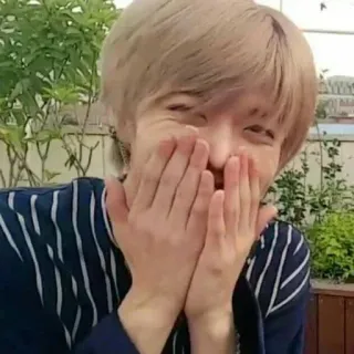 🍑 12567181 orang, potret, bahagia, dalam ruangan, tersenyum telegram sticker