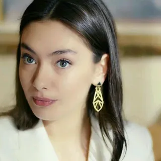 😉 4927720f donna, ritratto, orecchini, bruna, giacca bianca telegram sticker