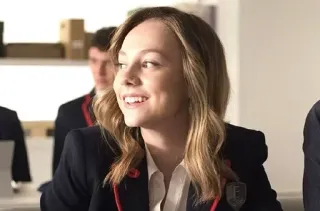 😅 7f8ffc0c Elite donna, sorriso, bionda, Élite, uniforme scolastica, attrice telegram sticker