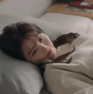 🦋 e530a228 kobieta, łóżko, wewnątrz, portret, osoba, leżąca whatsapp sticker