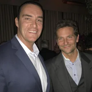 👥 3f22e174 mannen, formeel, glimlach, beroemdheid, portret telegram sticker