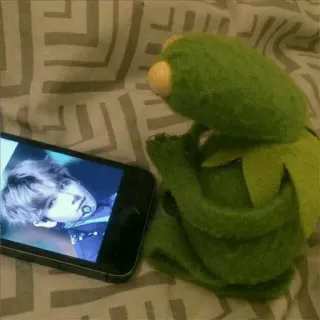 😧 db42363f Kermit the Frog kermit, ếch, meme, con rối, điện thoại, ngồi telegram sticker
