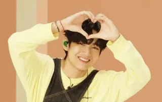 💛 8d7616c4 Kpop, hart, glimlach, beroemdheid, persoon, portret telegram sticker