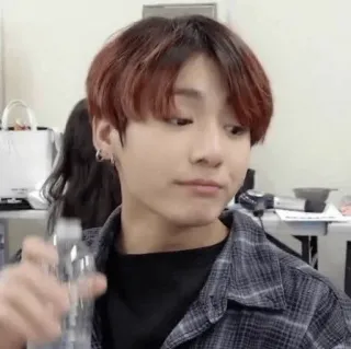 😏 f1604f1e persoon, man, koreaans, waterfles, portret, casual telegram sticker