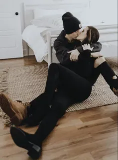 😚 2c445b7e 커플, 키스, 사랑, 실내, 관계, 사람 telegram sticker