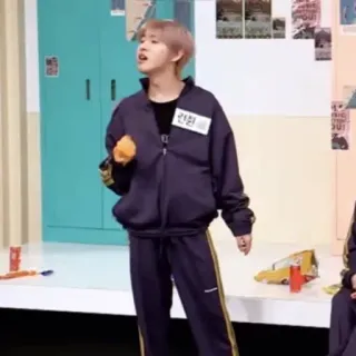 👰‍♂ a8eeb7d4 전희 persona, coreano, chándal, interior telegram sticker