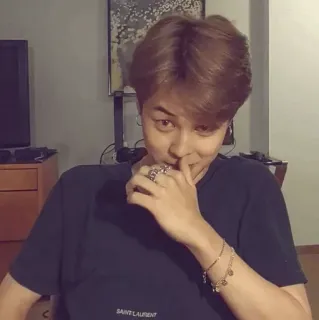 ➖ f64de617 SAINT LAURENT Persona, Uomo, Saint Laurent, Abbigliamento, Moda, Interno whatsapp sticker