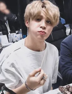 ➖ fc20e6fb persona, uomo, giovane, espressione facciale, ritratto, interno whatsapp sticker