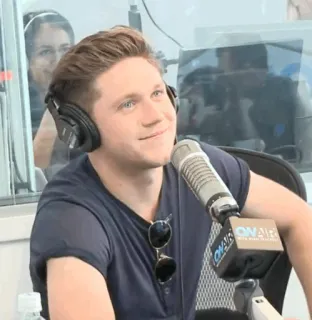 🎸 379d8374 ON AIR người, micro, tai nghe, studio telegram sticker