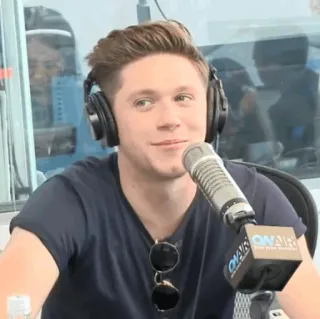 🎸 7d78d20d Niall Horan ca sĩ, nhạc sĩ, người nổi tiếng, radio, micro telegram sticker