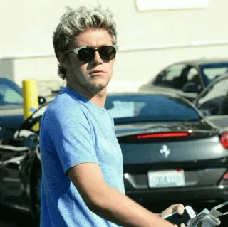 ✨ 3b1ea9b1 hombre, gafas de sol, celebridad, retrato, pelo rubio, camiseta, casual, coche whatsapp sticker